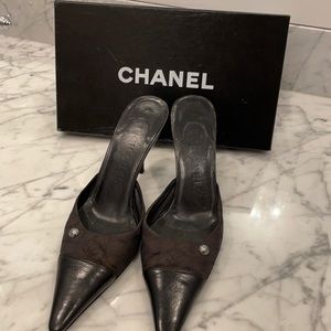 Chanel mules in black leather  size 91/2